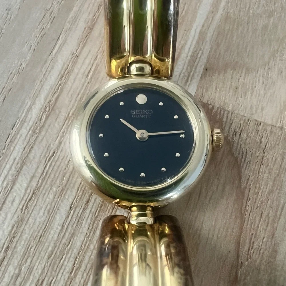 Vintage Seiko ladies black gold tone bracelet dress watch NEW BATTERY